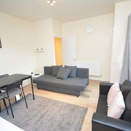 Lovely 4 Bedroom Apartment Close To The City Walking Distance From The Rivere View Лондон Экстерьер фото