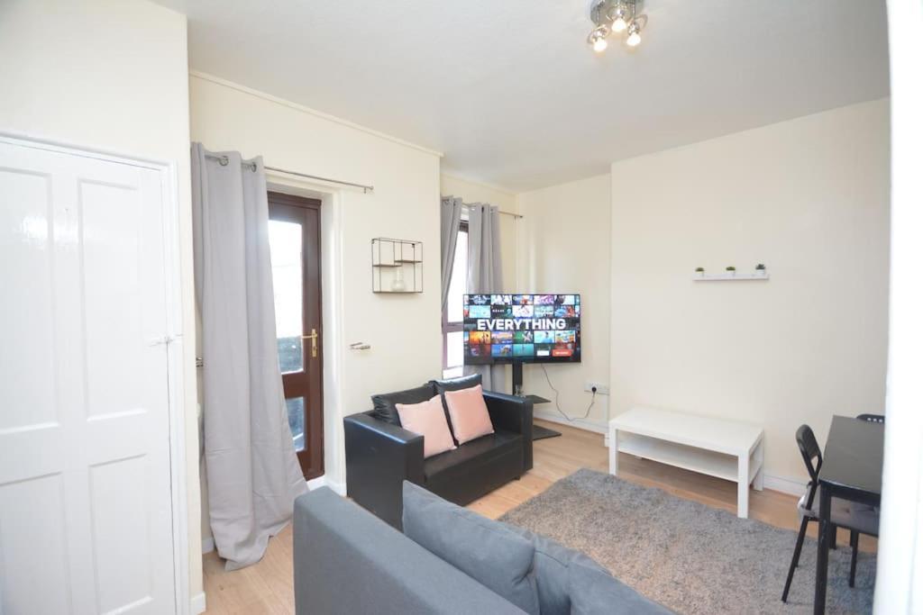 Lovely 4 Bedroom Apartment Close To The City Walking Distance From The Rivere View Лондон Экстерьер фото