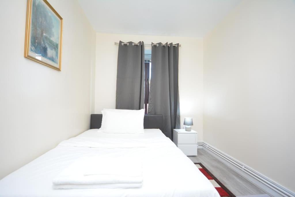 Lovely 4 Bedroom Apartment Close To The City Walking Distance From The Rivere View Лондон Экстерьер фото