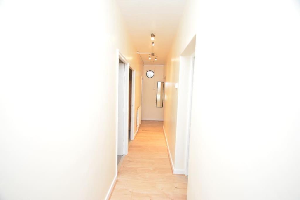 Lovely 4 Bedroom Apartment Close To The City Walking Distance From The Rivere View Лондон Экстерьер фото
