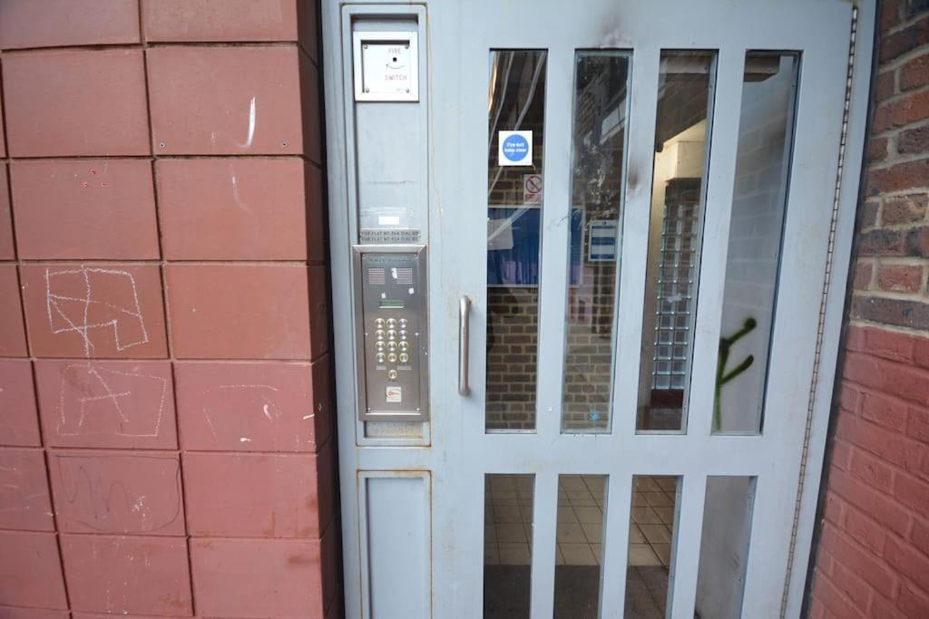 Lovely 4 Bedroom Apartment Close To The City Walking Distance From The Rivere View Лондон Экстерьер фото