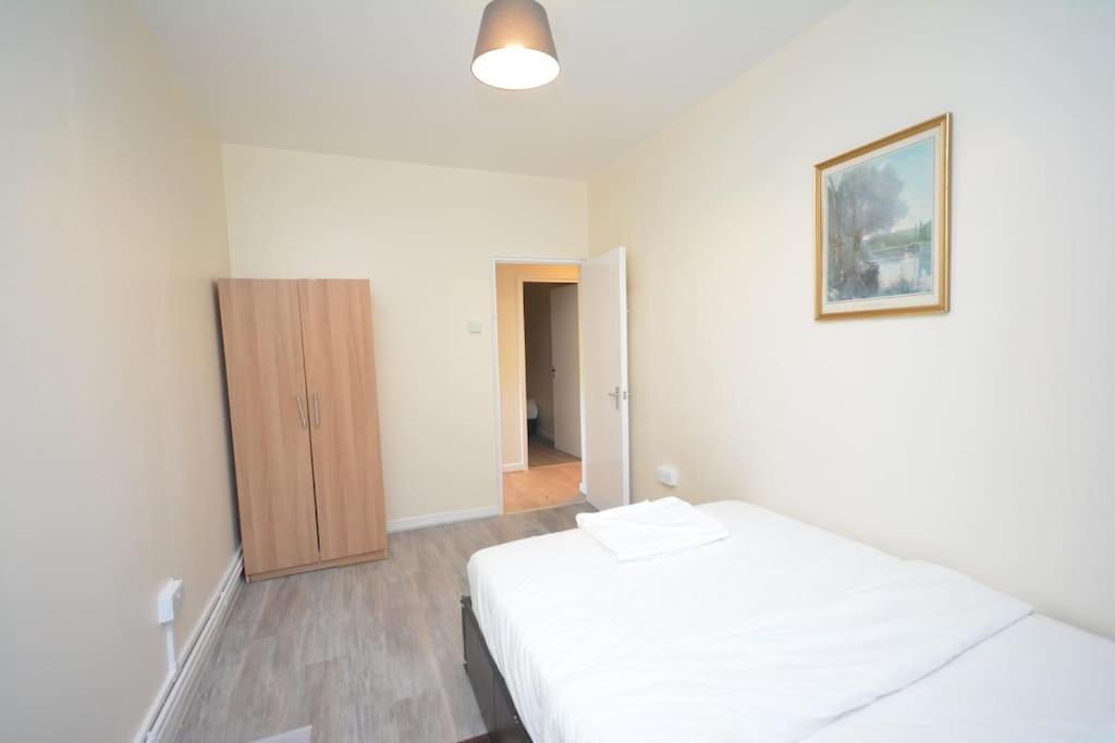 Lovely 4 Bedroom Apartment Close To The City Walking Distance From The Rivere View Лондон Экстерьер фото