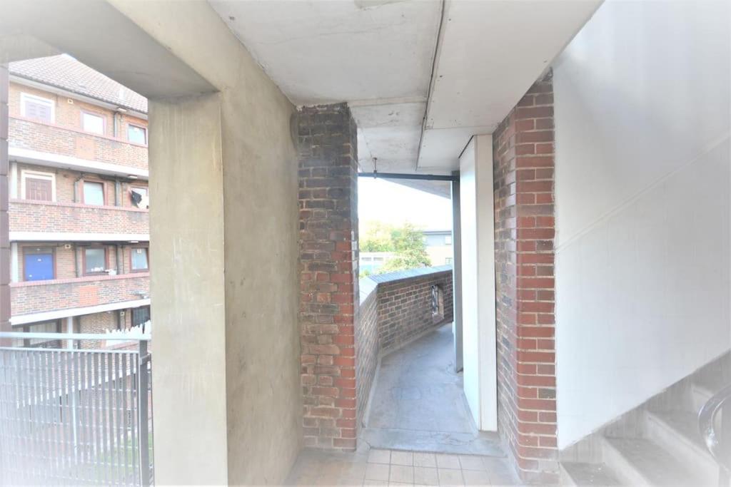 Lovely 4 Bedroom Apartment Close To The City Walking Distance From The Rivere View Лондон Экстерьер фото
