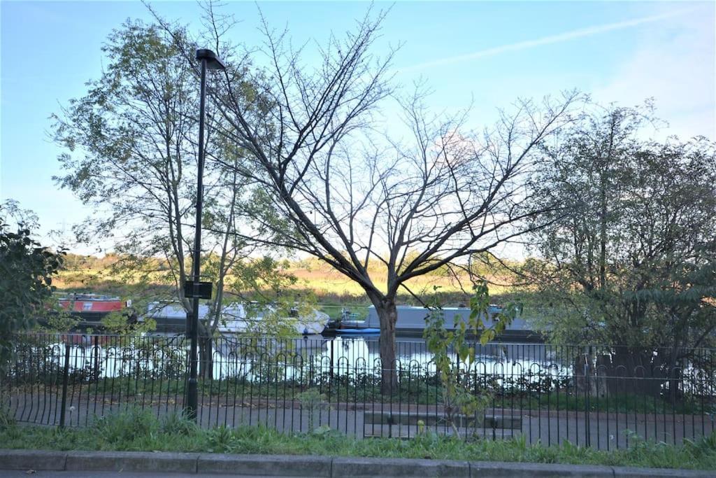 Lovely 4 Bedroom Apartment Close To The City Walking Distance From The Rivere View Лондон Экстерьер фото