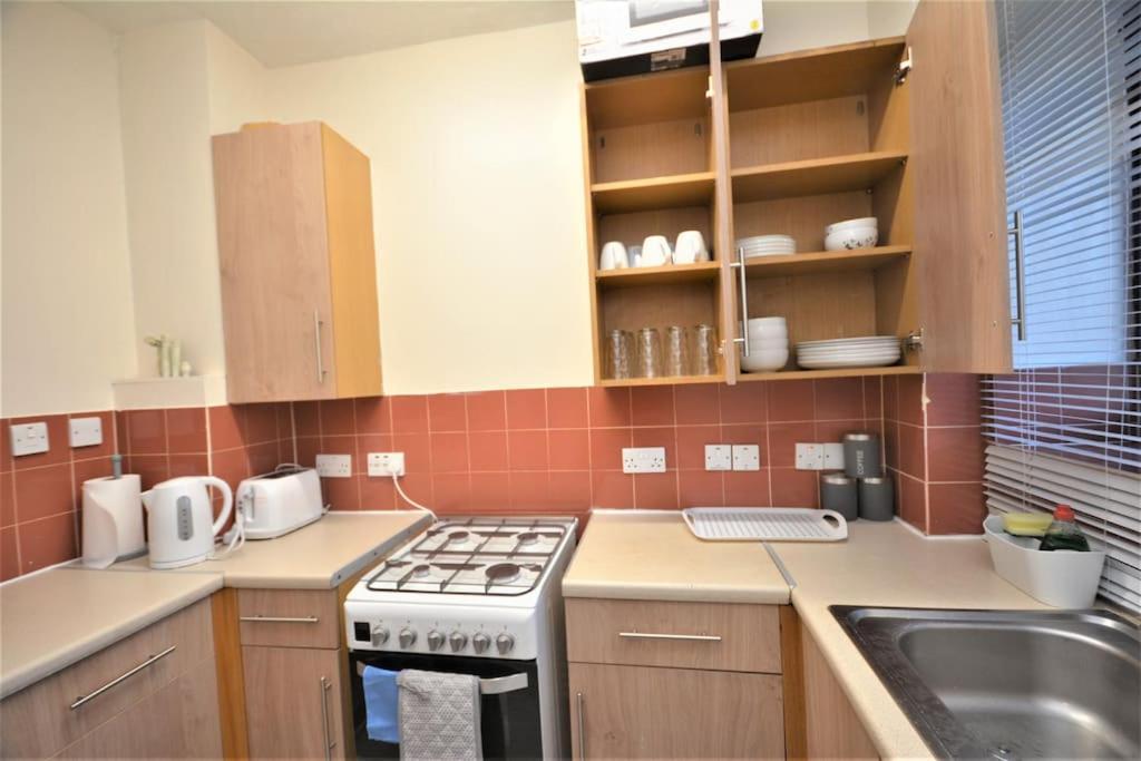 Lovely 4 Bedroom Apartment Close To The City Walking Distance From The Rivere View Лондон Экстерьер фото