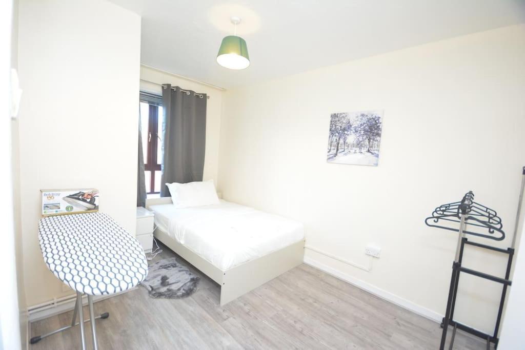 Lovely 4 Bedroom Apartment Close To The City Walking Distance From The Rivere View Лондон Экстерьер фото