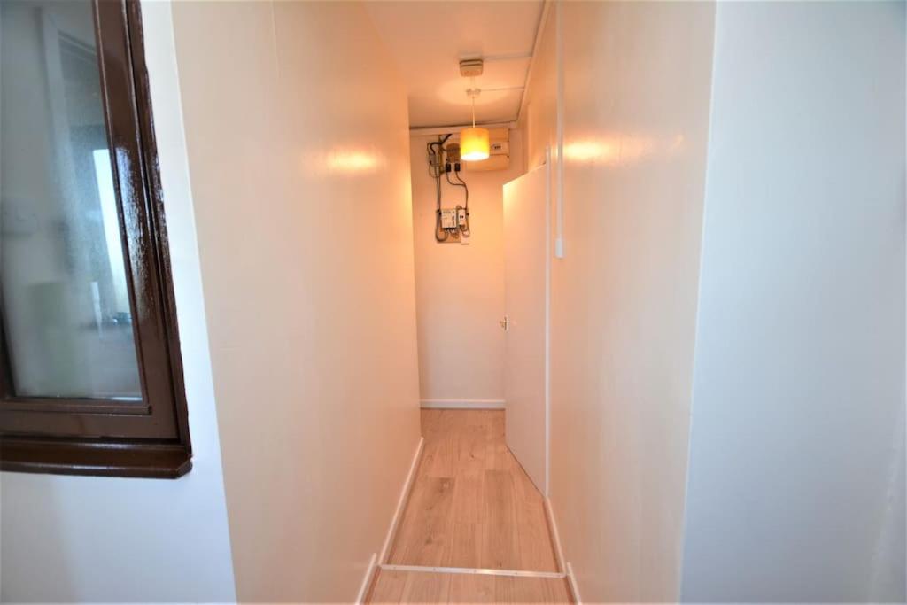 Lovely 4 Bedroom Apartment Close To The City Walking Distance From The Rivere View Лондон Экстерьер фото