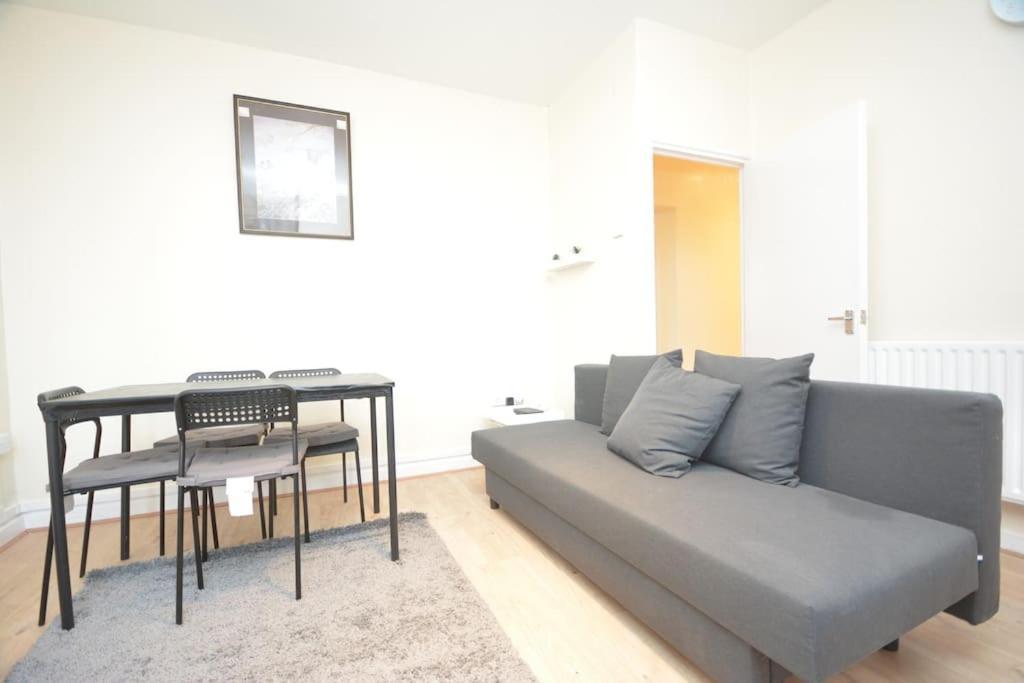Lovely 4 Bedroom Apartment Close To The City Walking Distance From The Rivere View Лондон Экстерьер фото