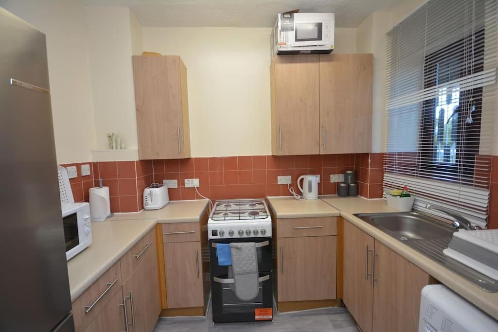 Lovely 4 Bedroom Apartment Close To The City Walking Distance From The Rivere View Лондон Экстерьер фото
